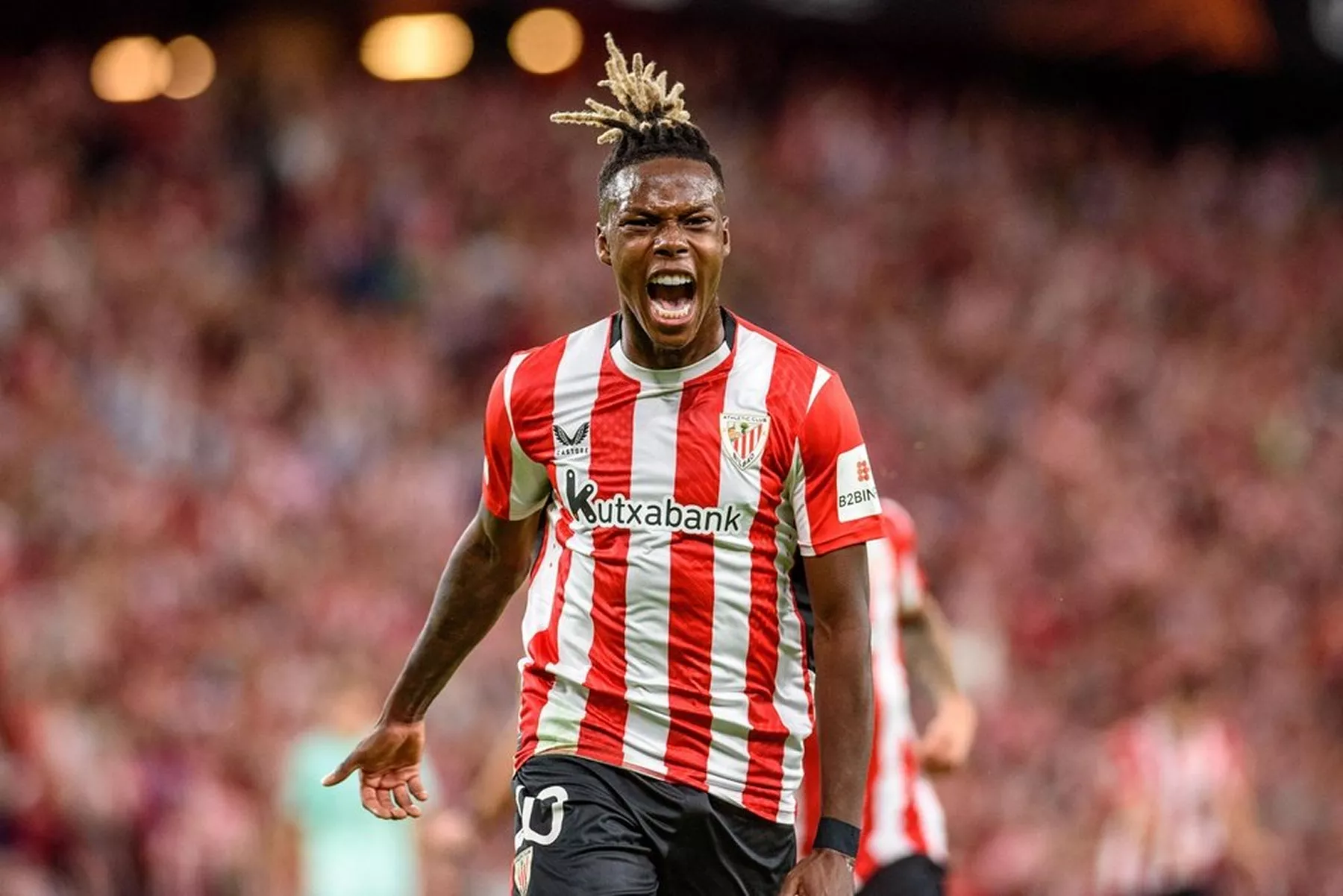 Nico Williams del Athletic Club ejecutando regate en partido de San Mamés